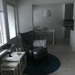 Tyylikaes Rivitaloasunto Lohjalla アパート *